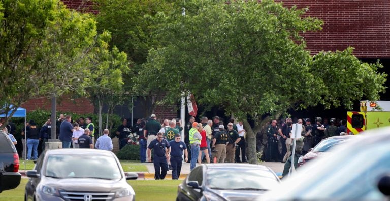 En fotos: las impactantes escenas del tiroteo en una escuela de Texas