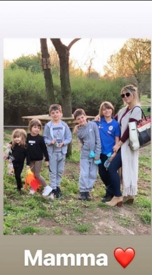 Wanda Nara junto a sus cinco hijos Isabella, Francesca, Benedicto, Costantino y Valentino.