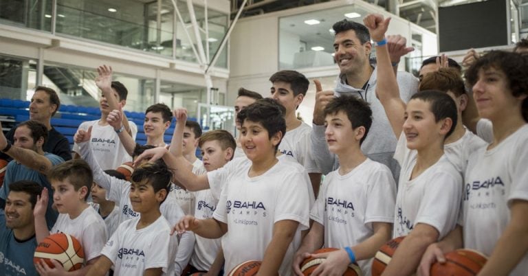 Luis estuvo en los campus y elogió la cultura de Bahía Basket. (Gentileza Links Sports)