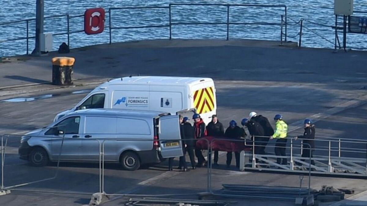 Emiliano Sala: el cuerpo rescatado del avión ya está en manos del cuerpo forense