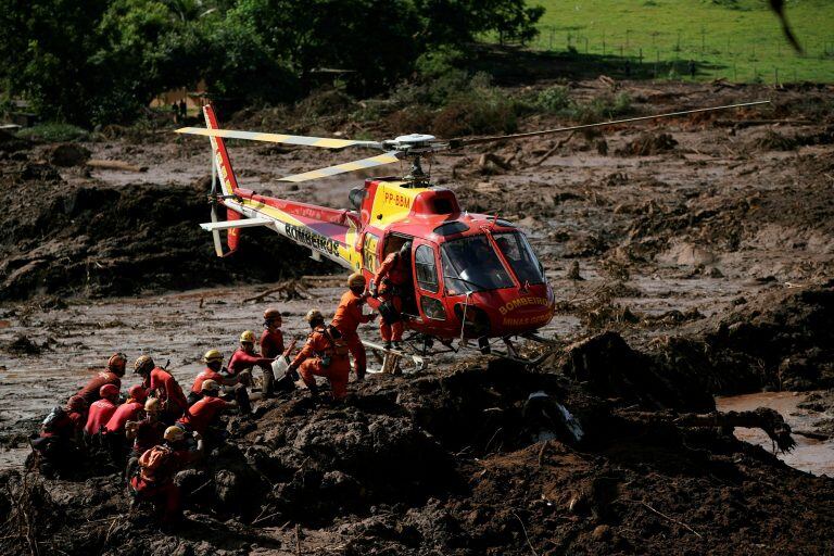 Las labores de rescate de nuevas víctimas continúan. (AP)