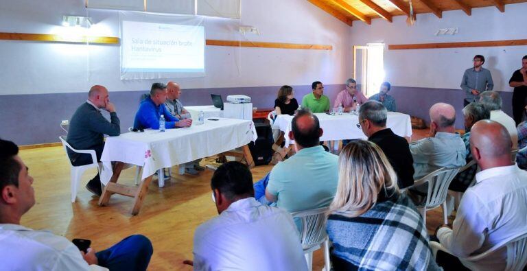 Como en Epuyén,  se informa a los vecinos sobre el  hantavirus.