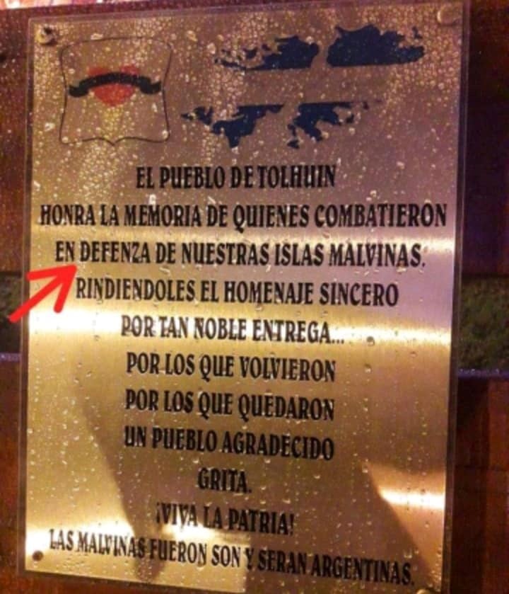 Placa de homenaje a combatientes de Malvinas con errores ortográficos