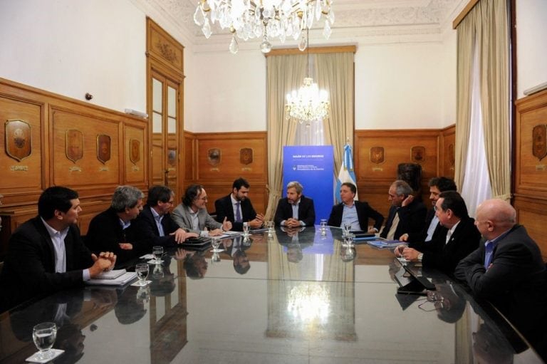 José Labroca junto a Frigerio y Dujovne.