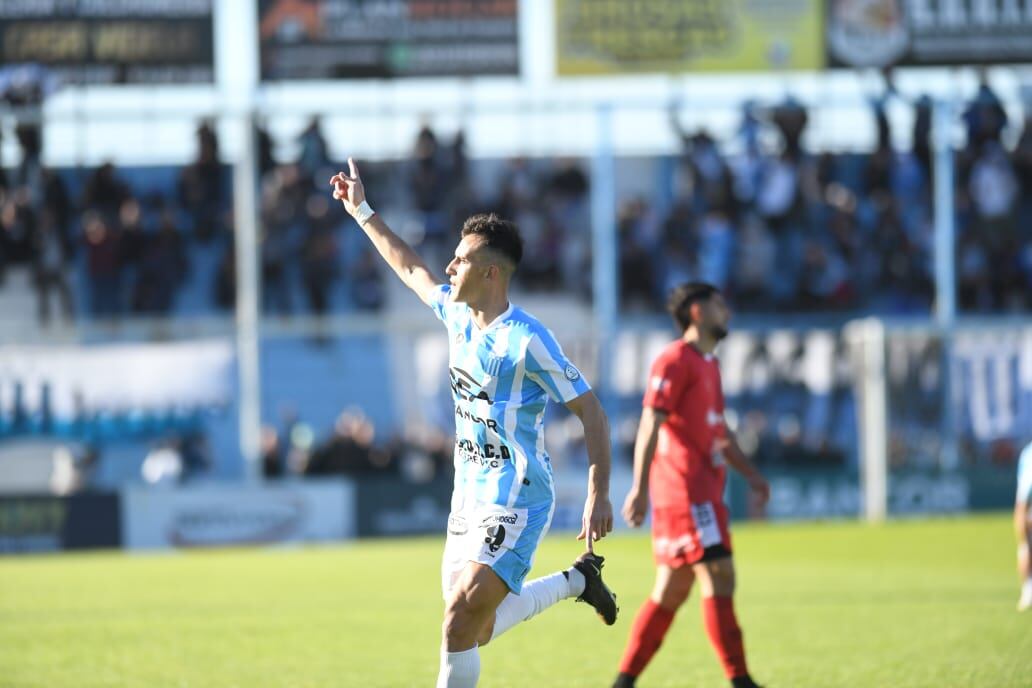 Racing de Nueva Italia recibió a Deportivo Maipú por la Primera Nacional. (Javier Ferreyra / La Voz)