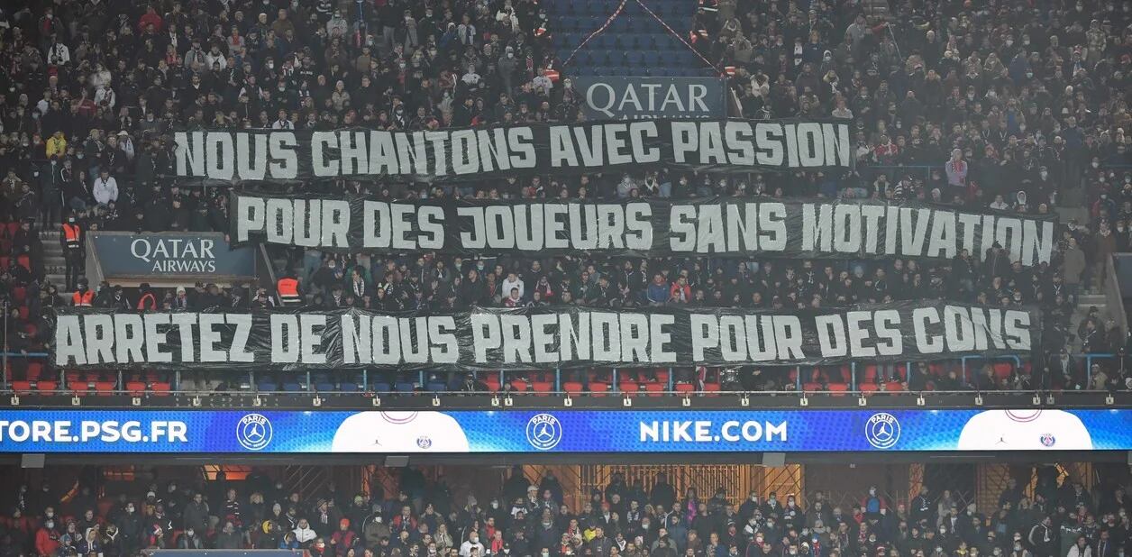 La furia de los hinchas del PSG con sus directivos y jugadores. / Gentileza.