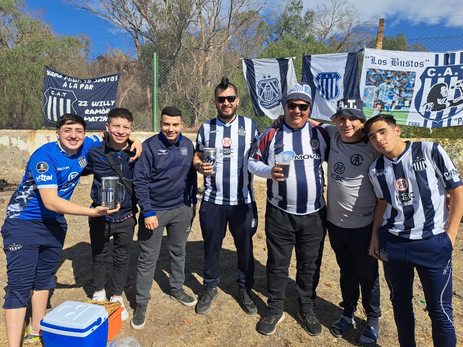 Los hinchas de Talleres que llegaron a alentar a Mendoza (La Voz)