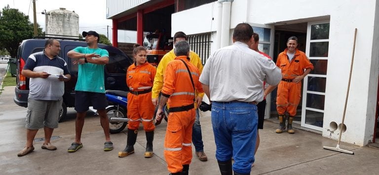 Bomberos Voluntarios Arroyito en el momento de las lluvias en Arroyito