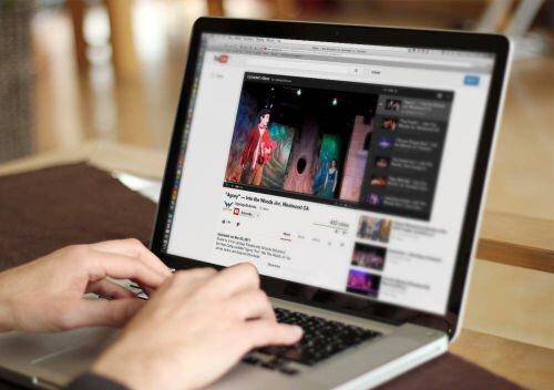 La plataforma debió eliminar los videos de un joven que sufría Bullying (web).