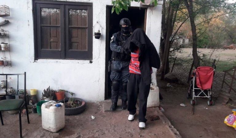 Pareja detenida por venta de drogas en Laboulaye. (MPF)