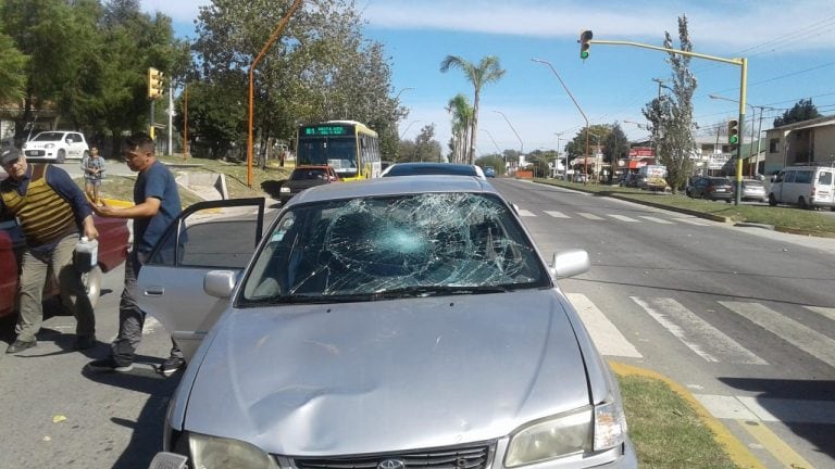 Accidente vial en Av Cárcano