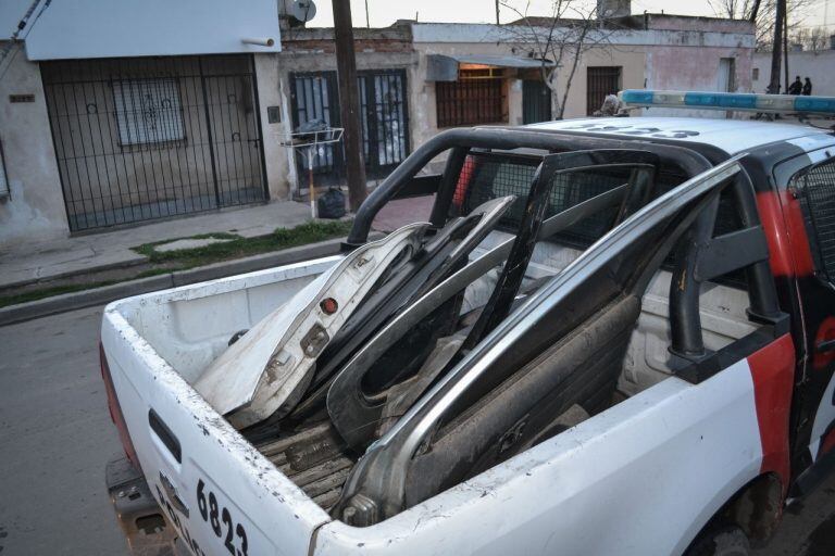 La banda se dedicaba al robo de autos con inhibidores de alarmas y hay al menos 12 detenidos.