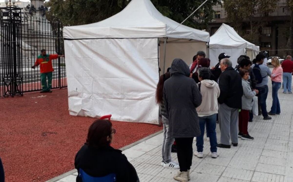 "Panazo": Repartieron 5 mil kilos de pan frente en protesta por el aumento de tarifas