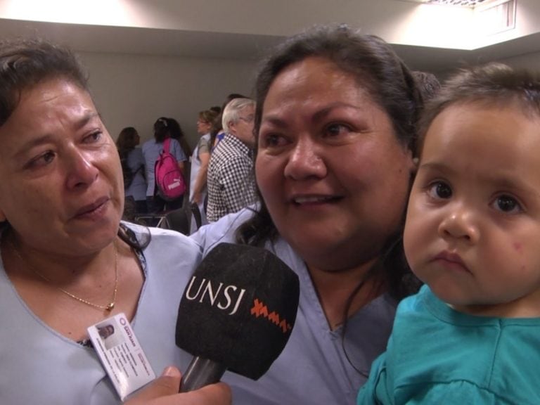 Los agentes de salud se mostraron muy emocionados con el anuncio.