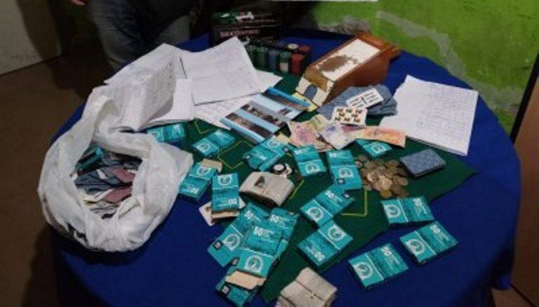 Detuvieron a 14 personas por juntarse a jugar con apuestas ilegales