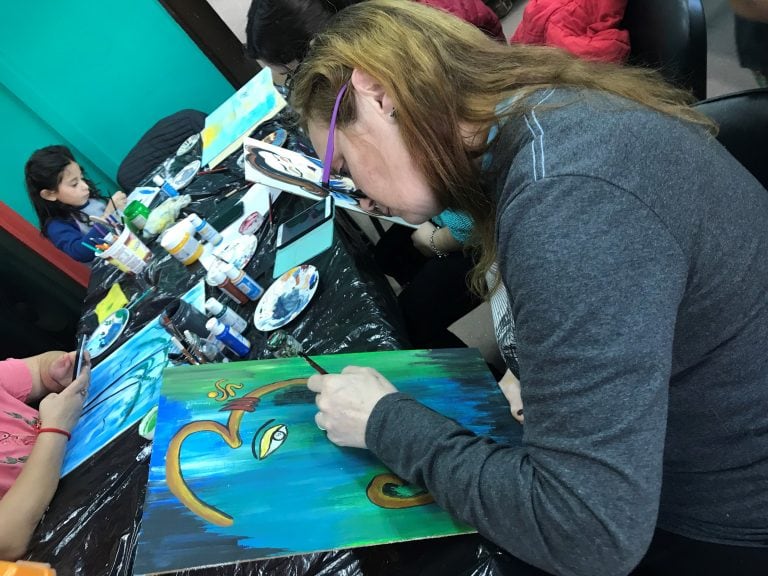 Taller de pintura en la casa de la Cultura ciudad de Tolhuin