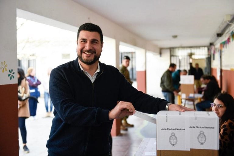 El precandidato a diputado nacional Marcos Cleri votando en las PASO. (@marcoscleri)