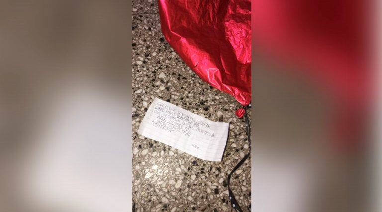 El mensaje estaba escrito con lápiz en una hoja de cuaderno (Facebook)