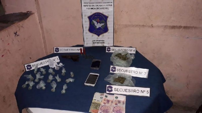 Hubo secuestro de droga, efectivo y varios teléfonos celulares. (Drogas Ilícitas)