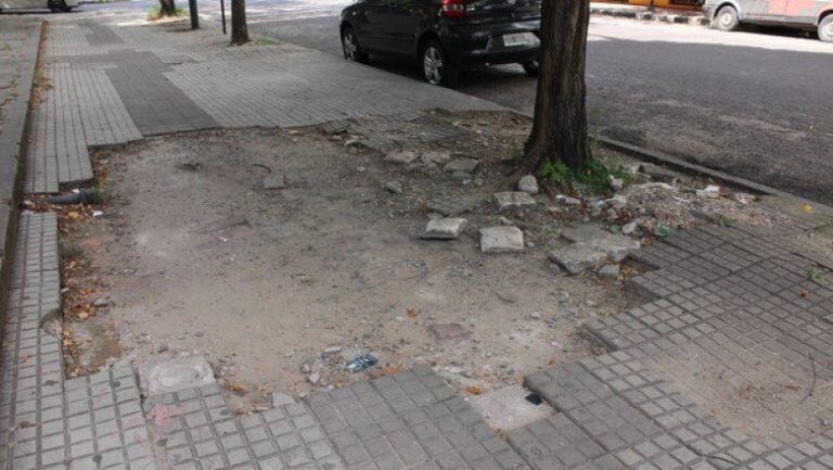 Veredas rotas en La Plata (web).