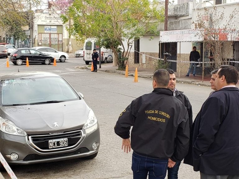 El crimen ocurrió este martes en la madrugada a la salida de un after en la zona del Abasto tras una pelea y tiroteo.