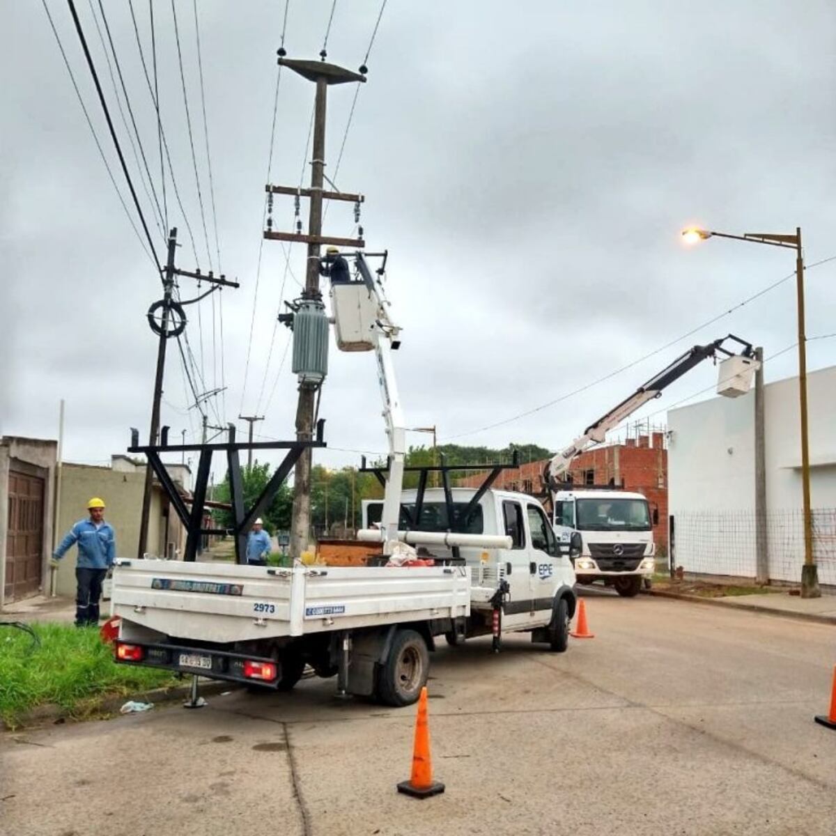 Volvió la luz en dos zonas pero aparecieron otras dos con cortes de energía