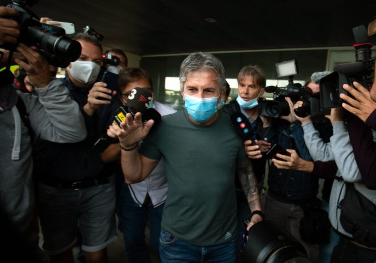 Jorge Messi llegó a Barcelona y dijo que es "difícil" que su hijo continúe en Barcelona