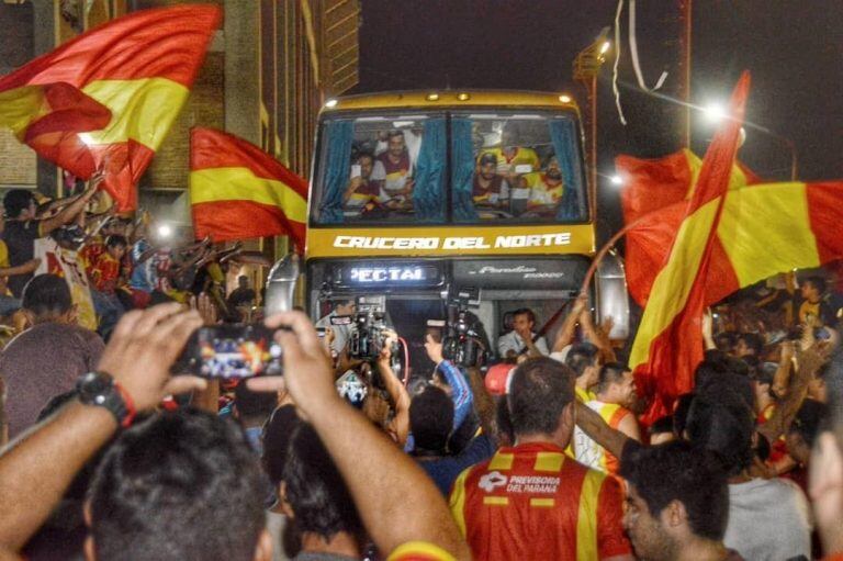 El plantel partiendo hacia su sueño de ascender.