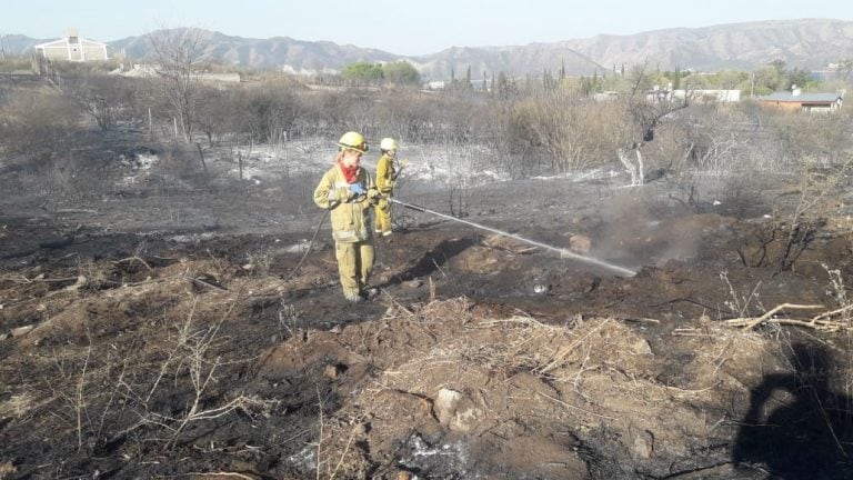 Incendio controlado en Villa Santa Cruz del Lago.