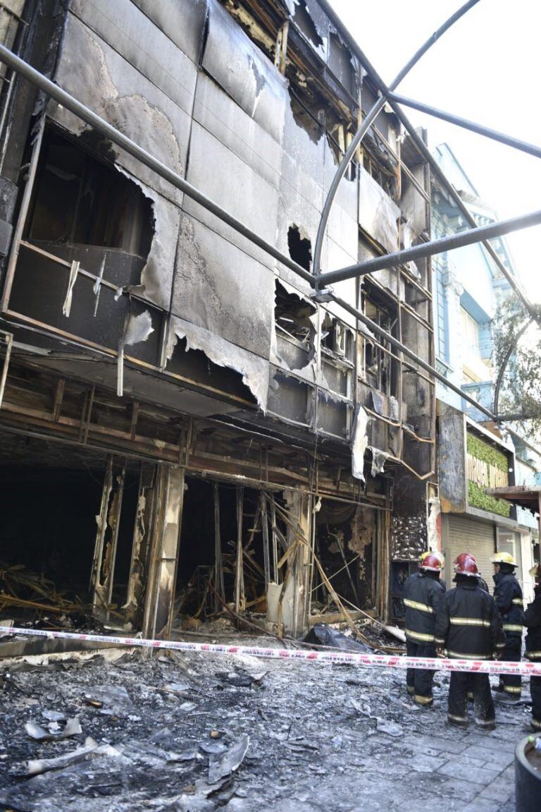 Incendio en la Peatonal.