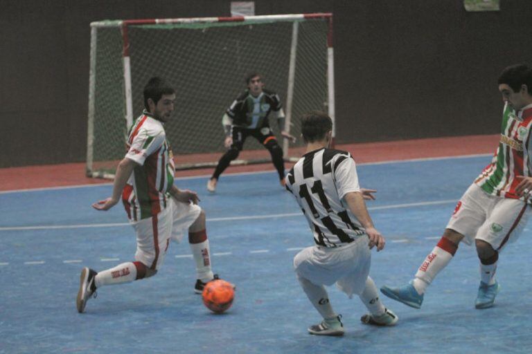 Camioneros venció a Galicia en el partido pendiente por la Primera A