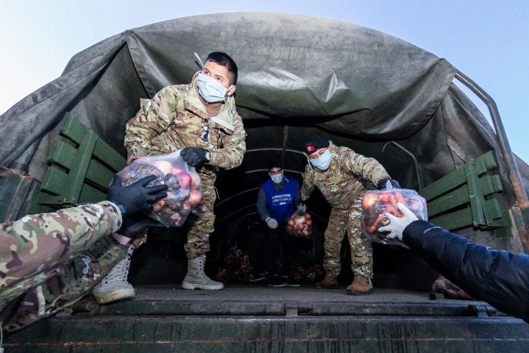 El Batallón de Infantería de Marina Nº 5 hace entrega de módulos alimentarios en la ciudad de Río Grande