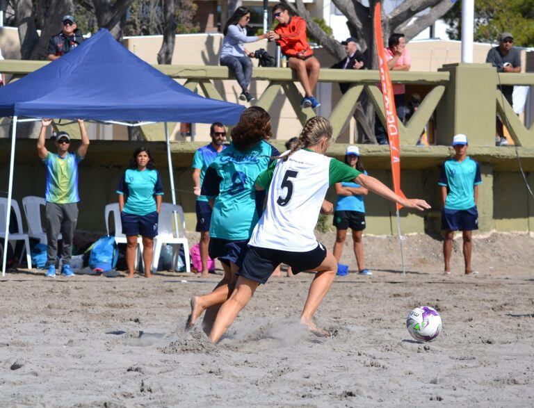 El fútbol femenino fue convocante.