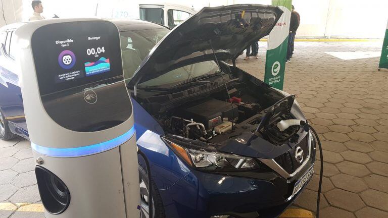 Epec inauguró el primer centro de carga eléctrico para vehículos en Córdoba.