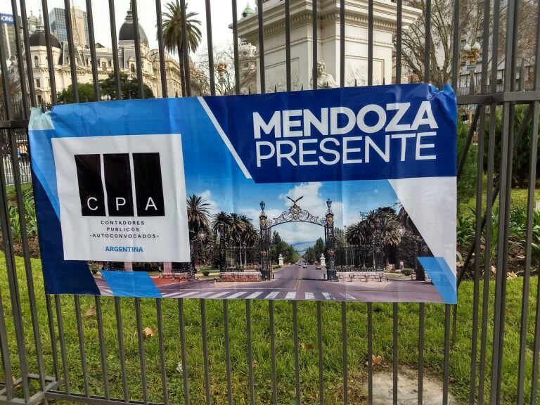 Contadores autoconvocados de Mendoza en Plaza de Mayo.