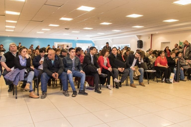 Centro Cultural Yaganes colmado de personas