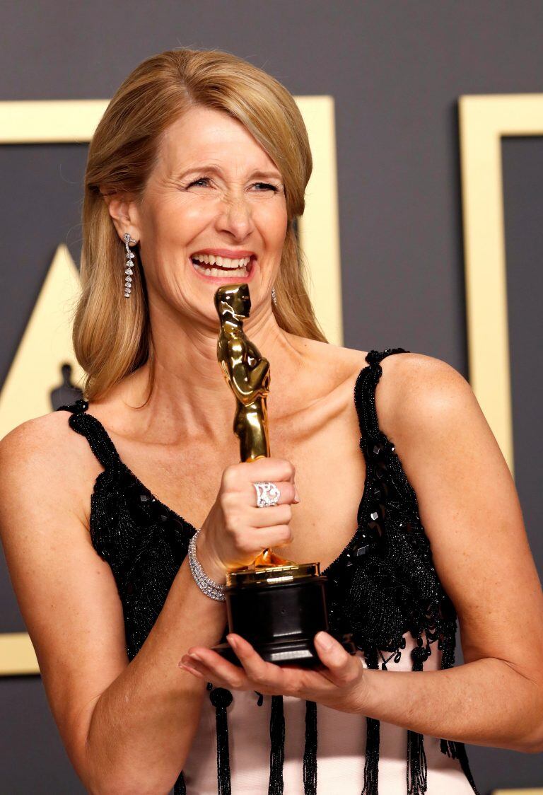 Dern con su Oscar como Mejor Actriz de Reparto.