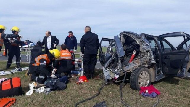 Accidente entre auto y camión en la autopista a Buenos Aires. (Ministerio de Seguridad)