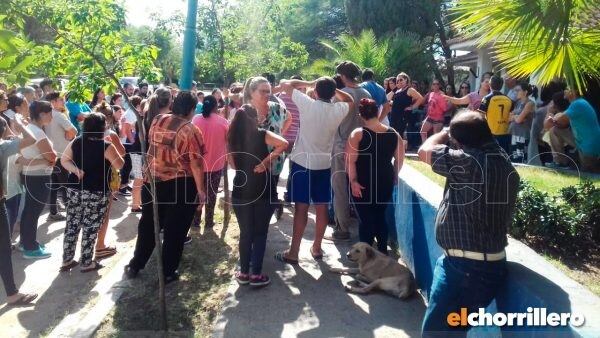 La asamblea se realizó frente a la Municipalidad de Fraga, en San Luis.