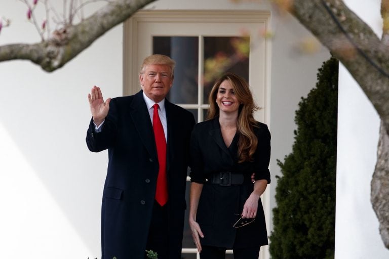 El presidente de Estados Unidos, Donald Trump, y su directora de Cominucación, Hope Hicks. (DPA)