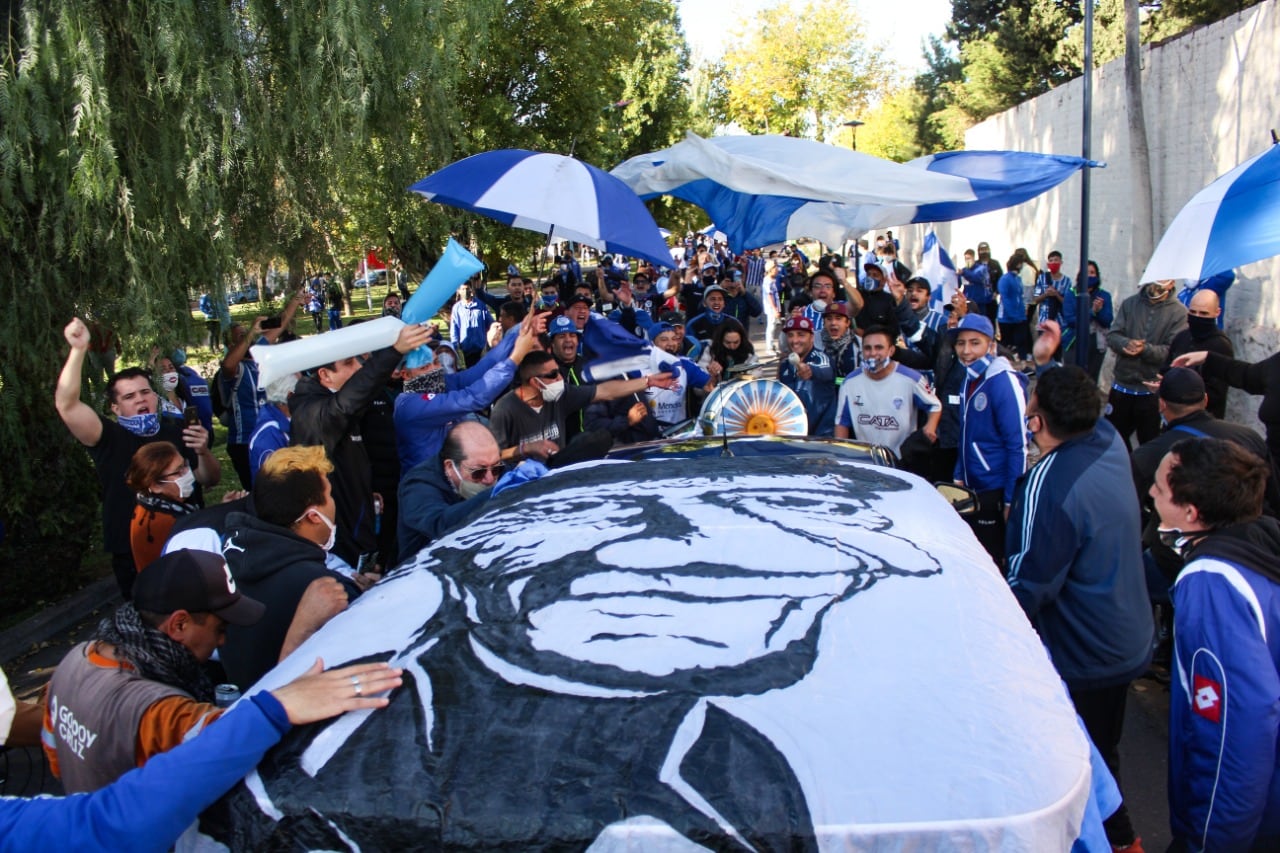 La despedida del Loco Julio fue en plena pandemia de Covid-19. Los hinchas lo acompañaron hasta su última morada.