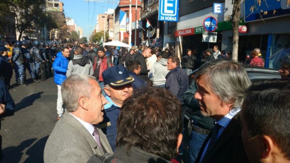 Dos choferes detenidos en Córdoba por resistir a la autoridad
