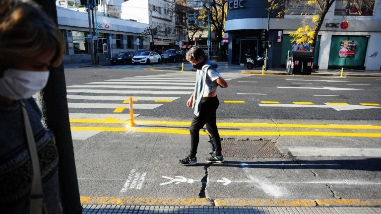 Nuevas zonas peatonales en la ciudad de Buenos Aires, inauguradas durante la cuarentena preventiva y obligatoria que rige por el coronavirus. (Clarín)