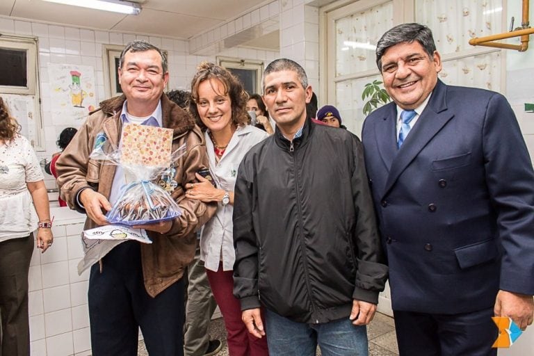 Homenaje en la escuela primaria para adultos N°1