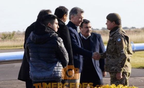 Macri llegó al aeropuerto de Mercedes en Corrientes. (Foto: Tu Mercedes)