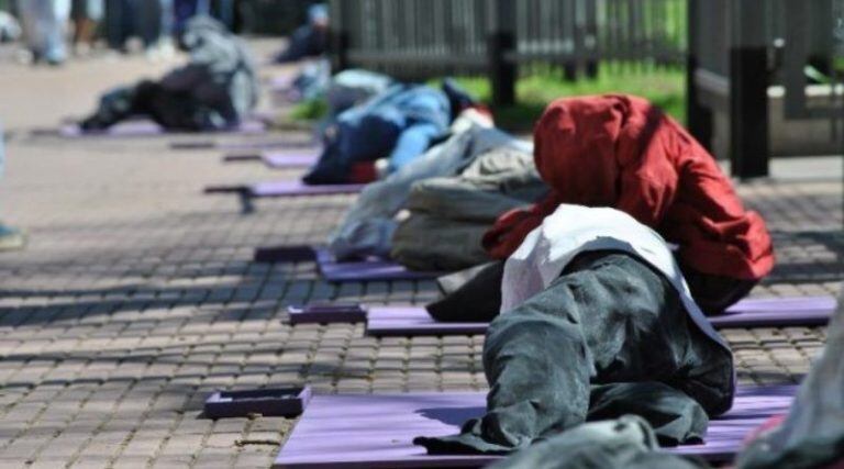 Las personas en situación de calle están en emergencia tras la ola polar (web).