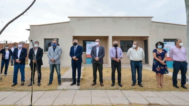 Las autoridades presentes en el acto cumplido en el barrio Patricios de San Pedro de Jujuy.