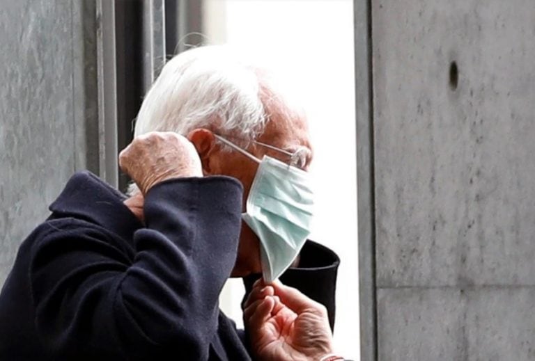 Giorgio Armani antes de arrancar su desfile exclusivo. (Reuters)