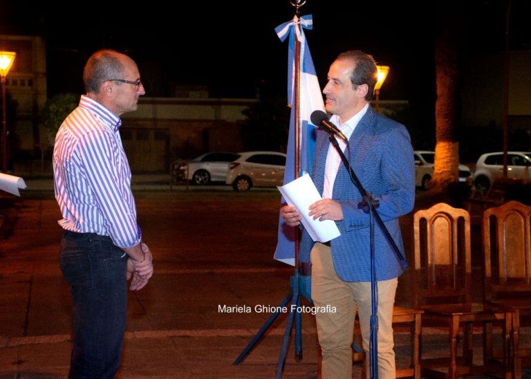 Marco Ferace tomando juramento a su secretario de Gobierno - PH Mariela Ghione