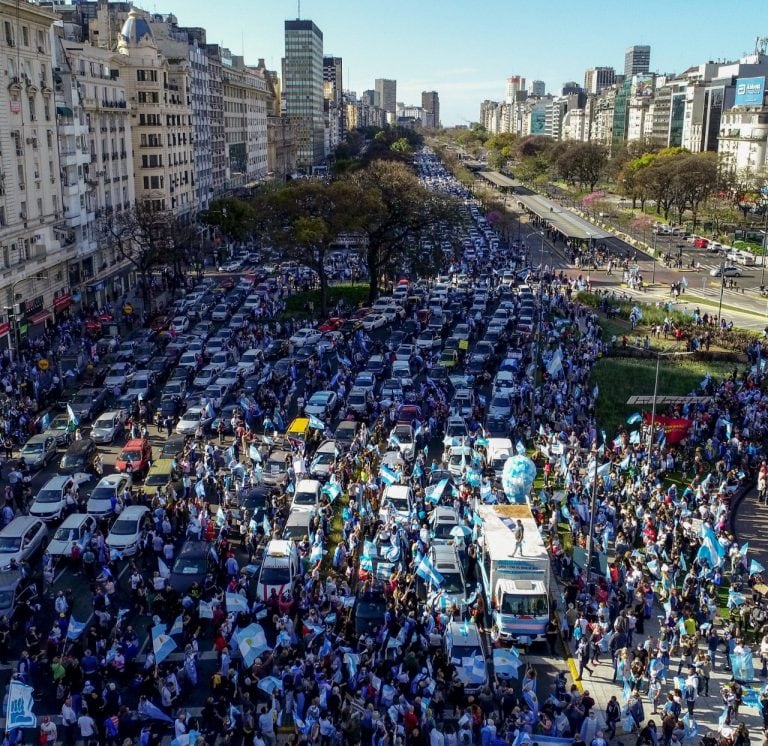 Nuevo banderazo contra el Gobierno en el Obelisco (Foto: Clarín)